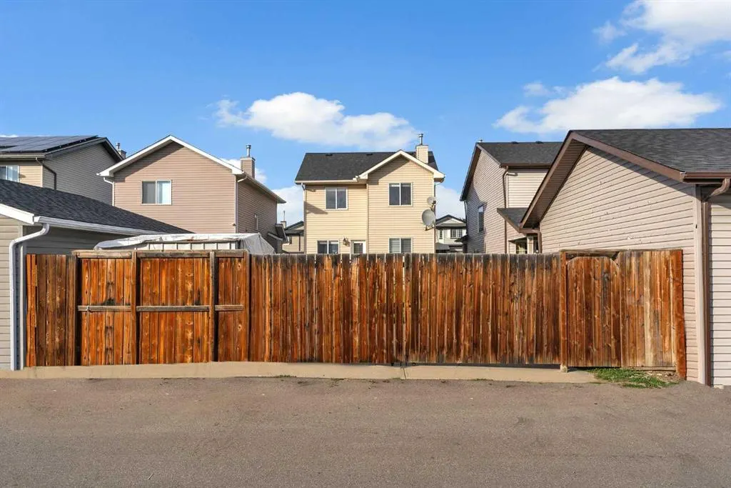 19 Taralake Rise NE