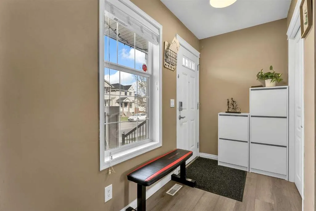 19 Taralake Rise NE