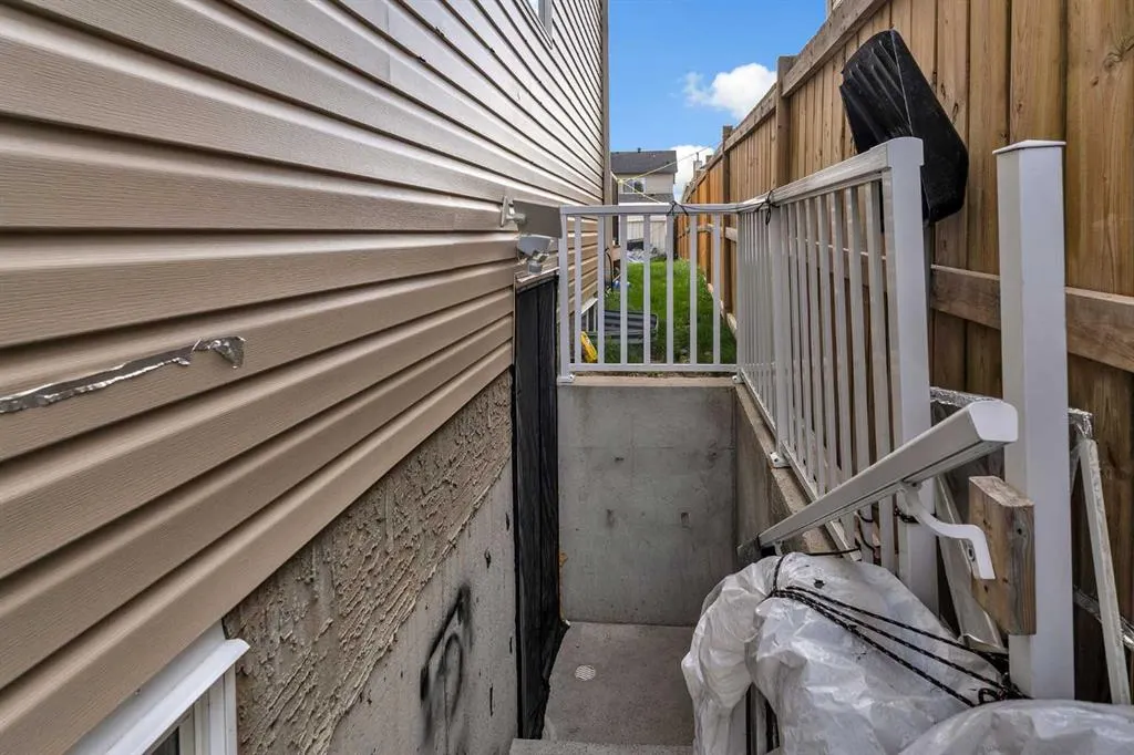 19 Taralake Rise NE