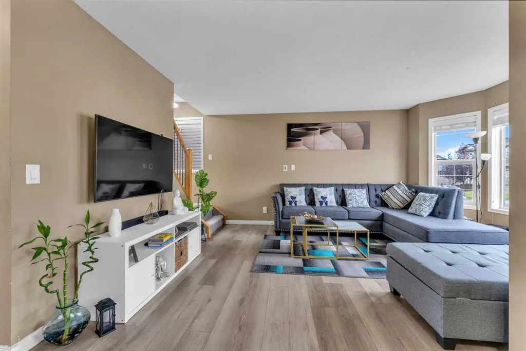 19 Taralake Rise NE
