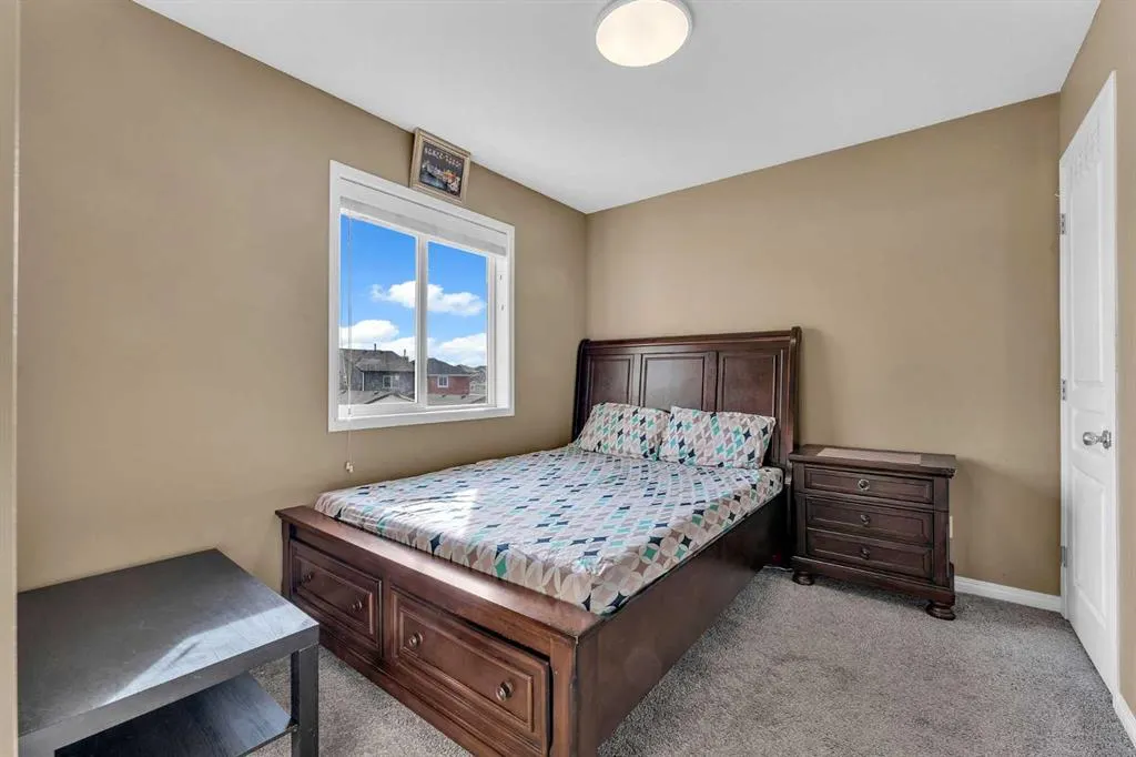 19 Taralake Rise NE