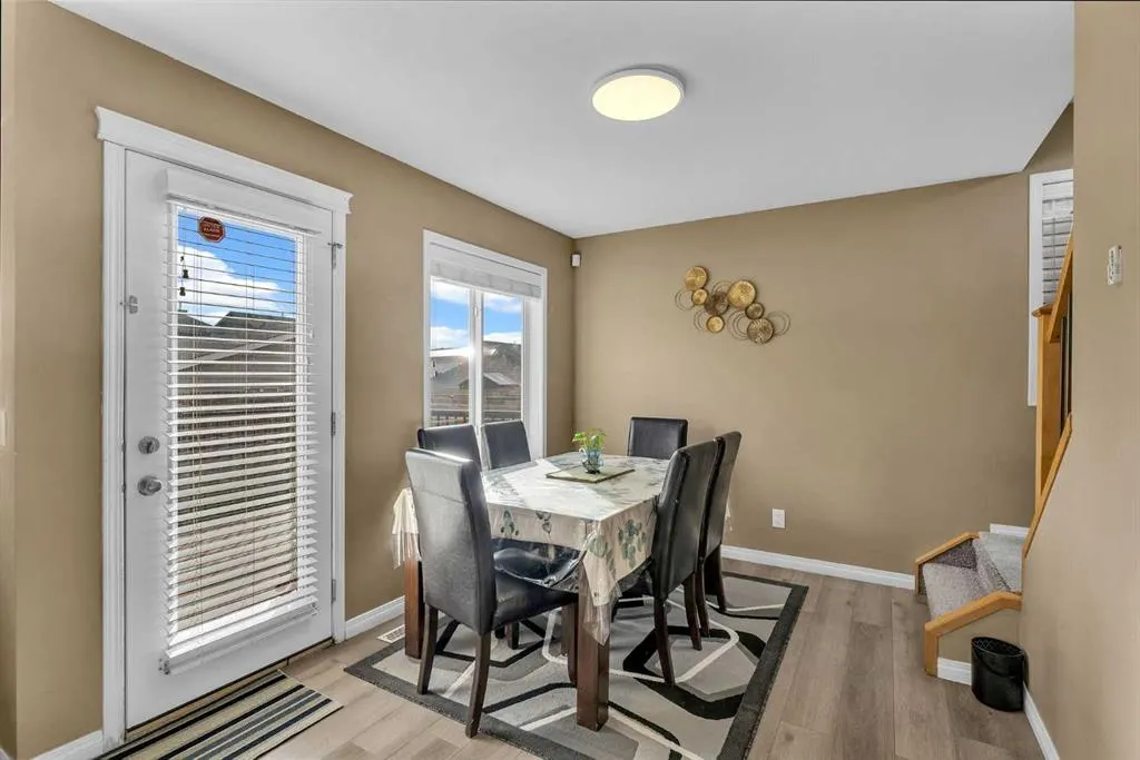 19 Taralake Rise NE