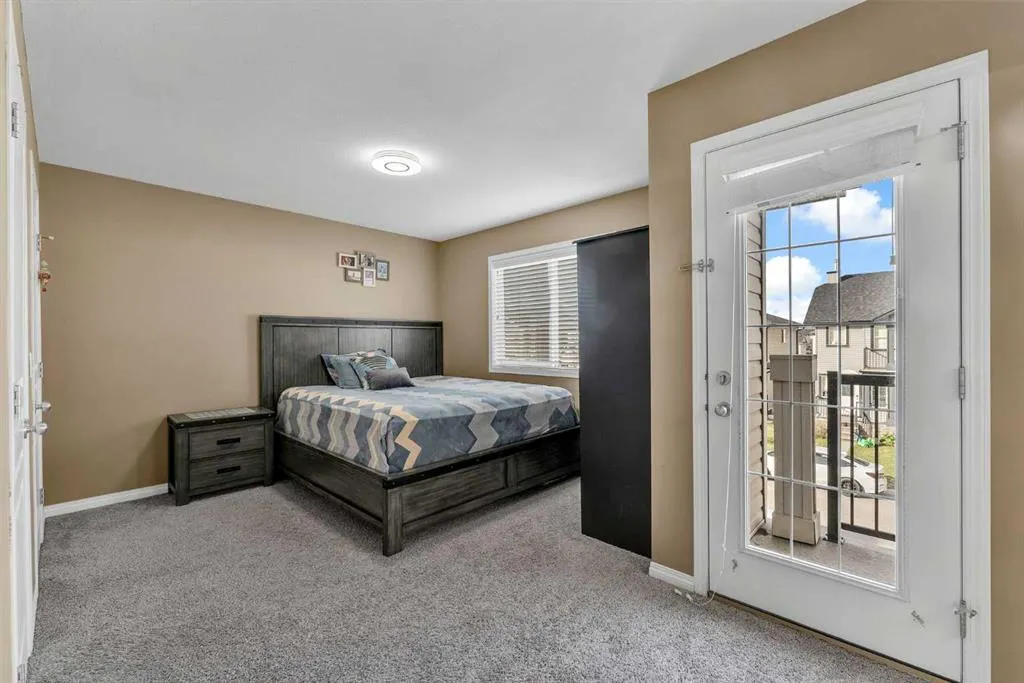 19 Taralake Rise NE