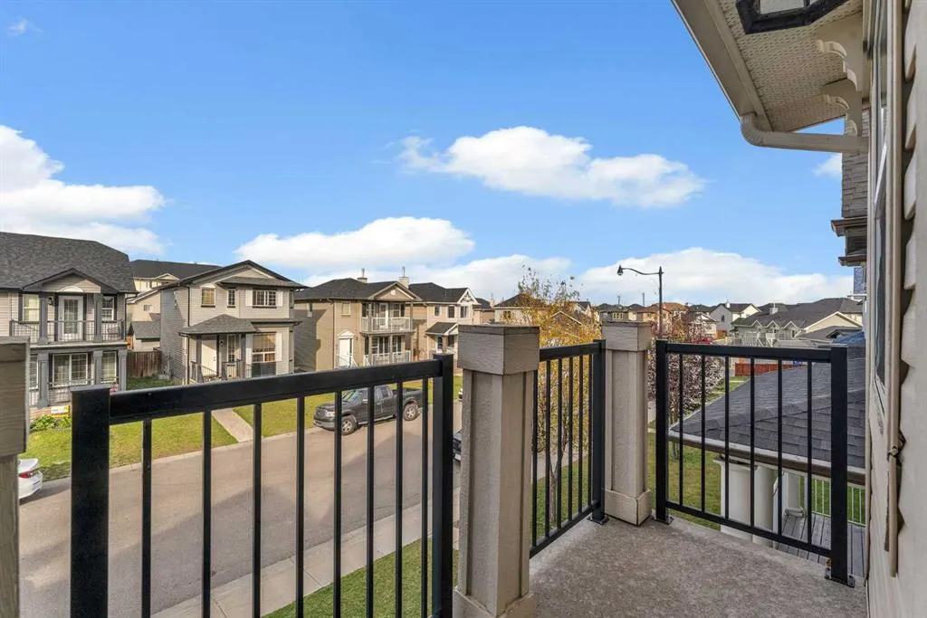 19 Taralake Rise NE