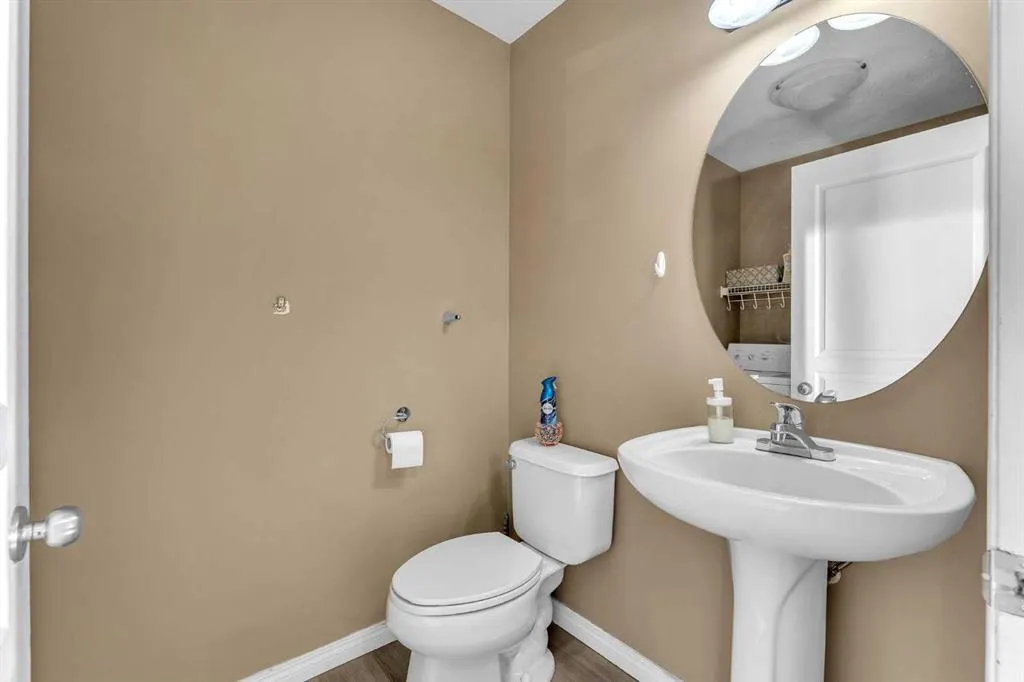 19 Taralake Rise NE