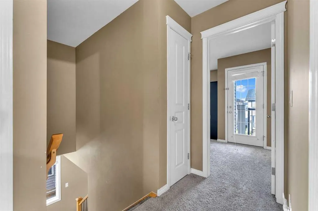 19 Taralake Rise NE