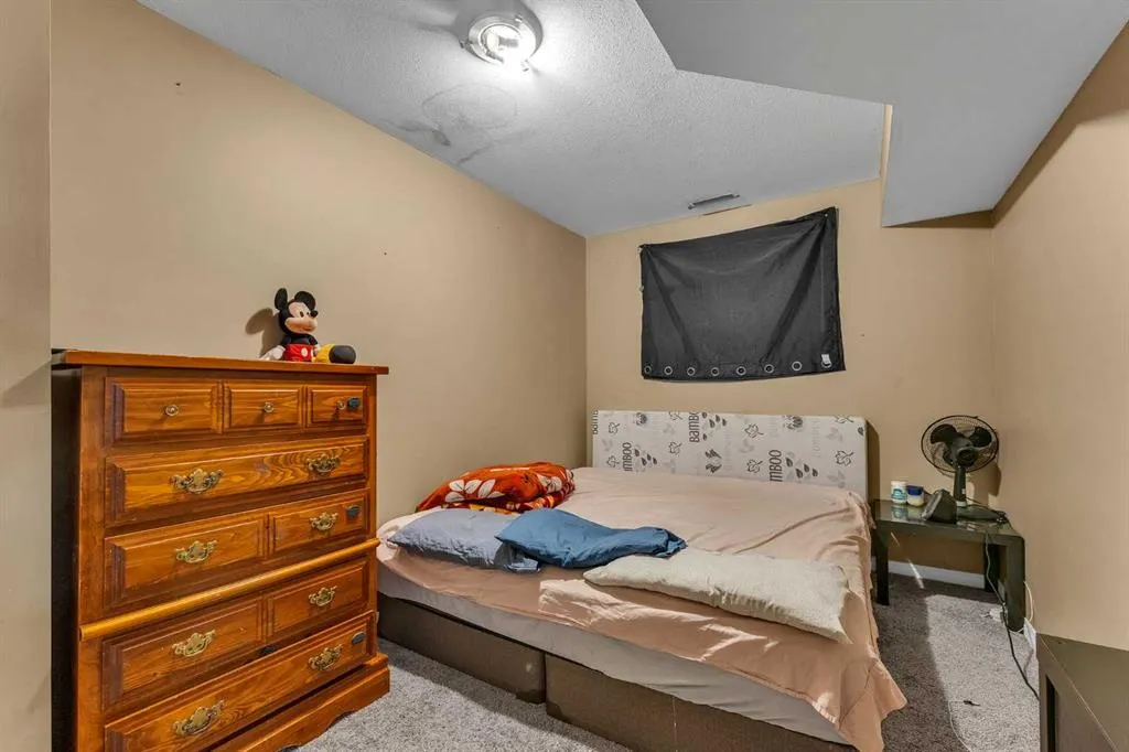 19 Taralake Rise NE