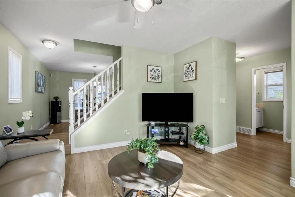 17 Luxstone Crescent SW