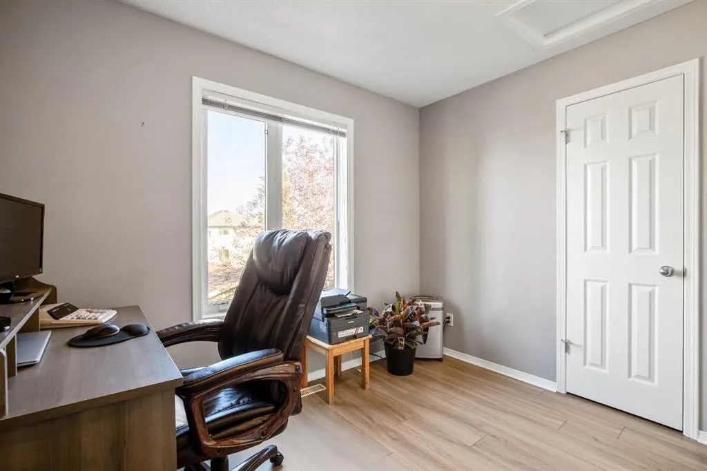 17 Luxstone Crescent SW