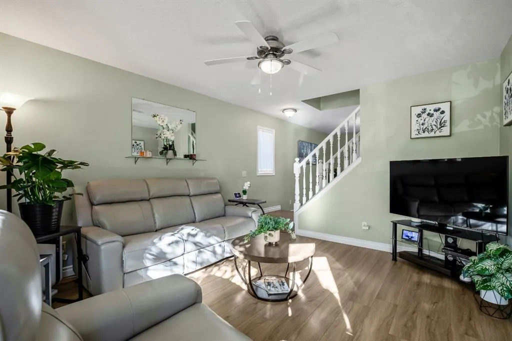 17 Luxstone Crescent SW