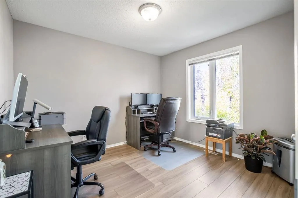 17 Luxstone Crescent SW