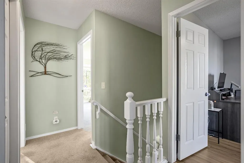 17 Luxstone Crescent SW