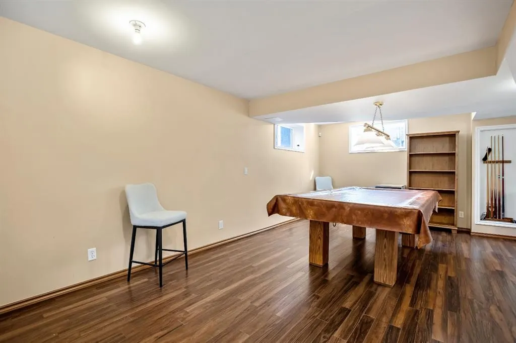 17 Luxstone Crescent SW
