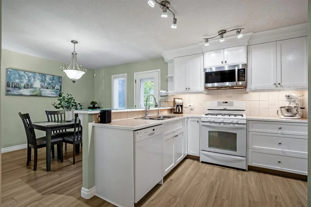 17 Luxstone Crescent SW