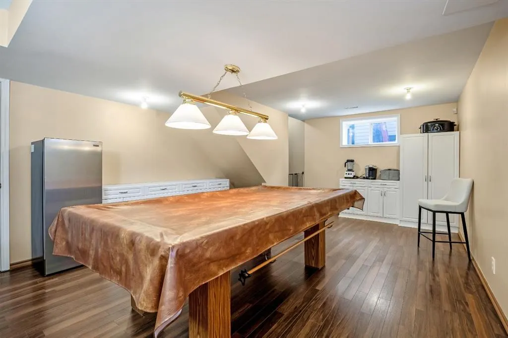 17 Luxstone Crescent SW