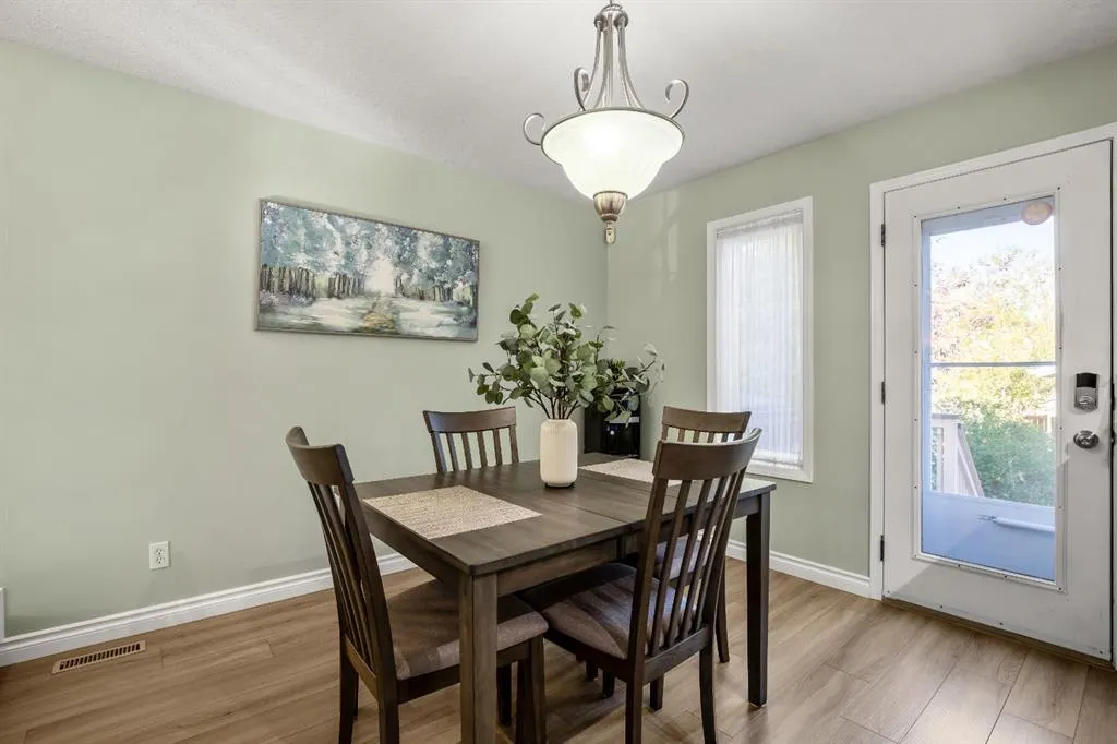 17 Luxstone Crescent SW