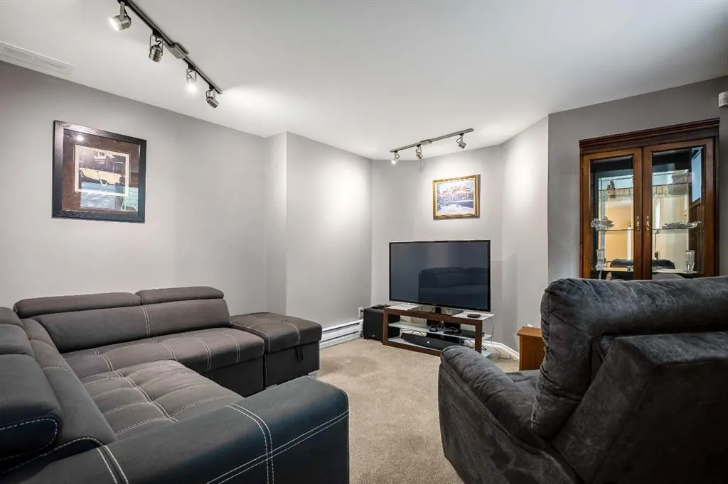 17 Luxstone Crescent SW