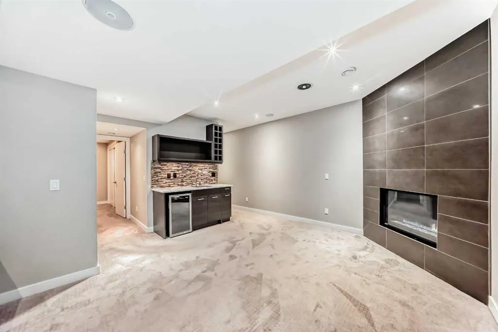 1741 36 Avenue SW, #2
