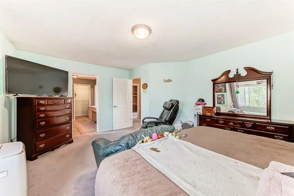151 Cranwell Close SE