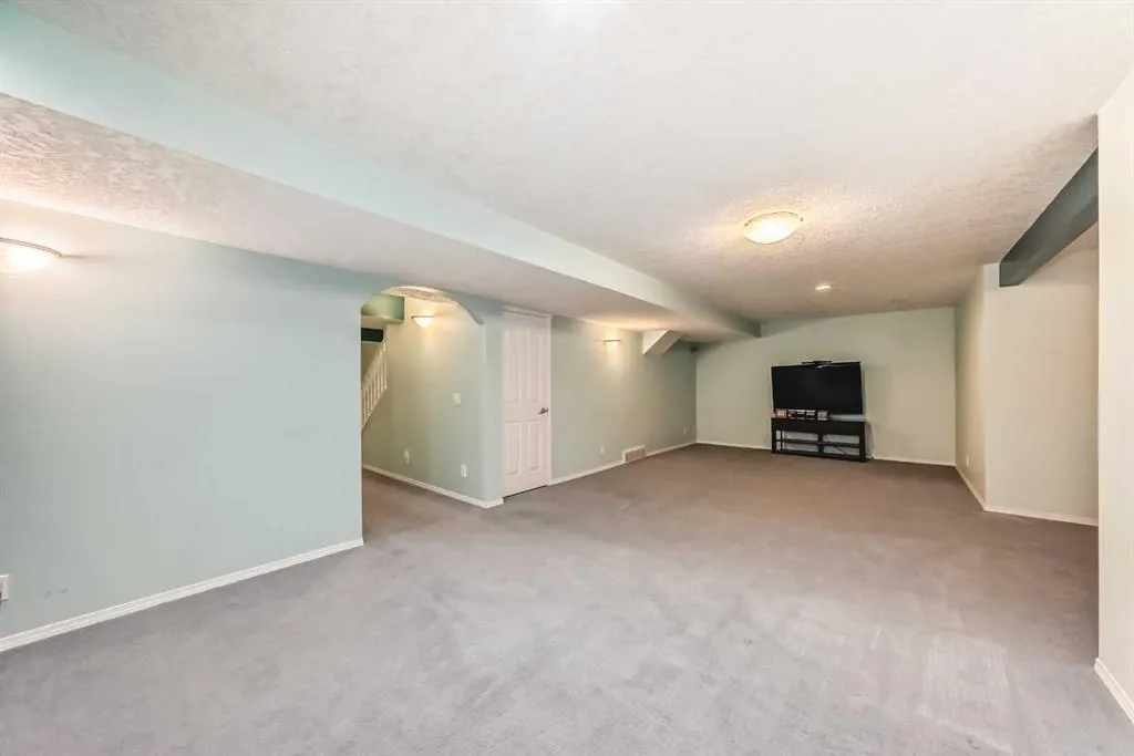 151 Cranwell Close SE