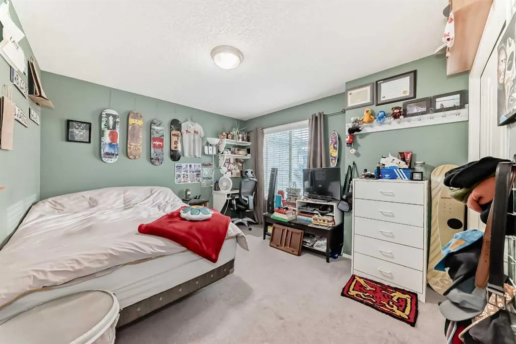 151 Cranwell Close SE