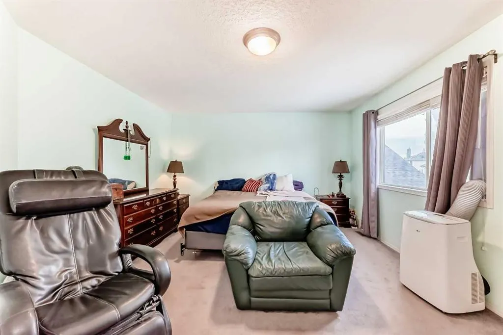 151 Cranwell Close SE