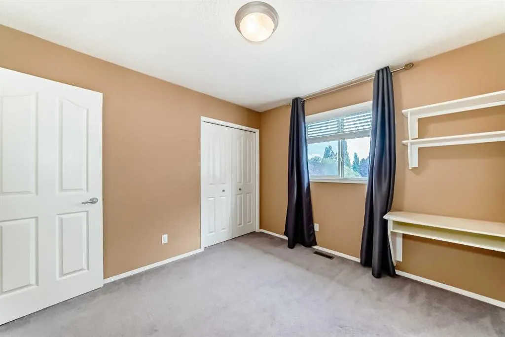 151 Cranwell Close SE