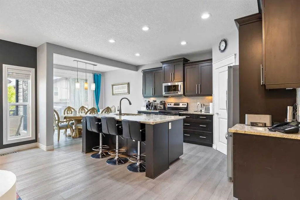 337 Bridleridge View SW
