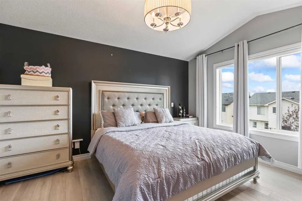 337 Bridleridge View SW