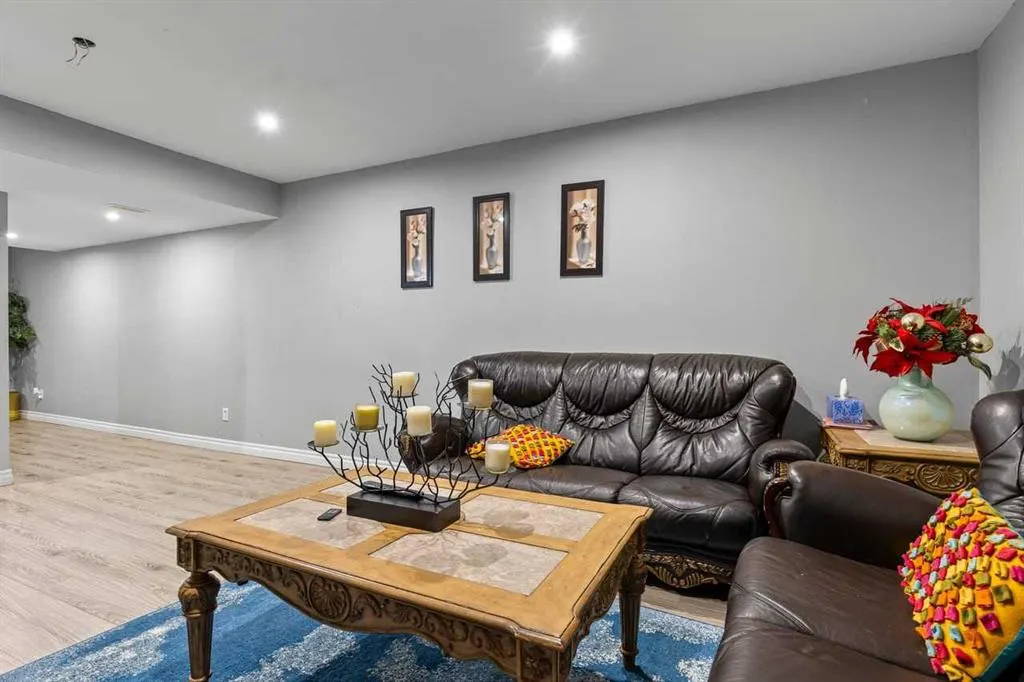 337 Bridleridge View SW