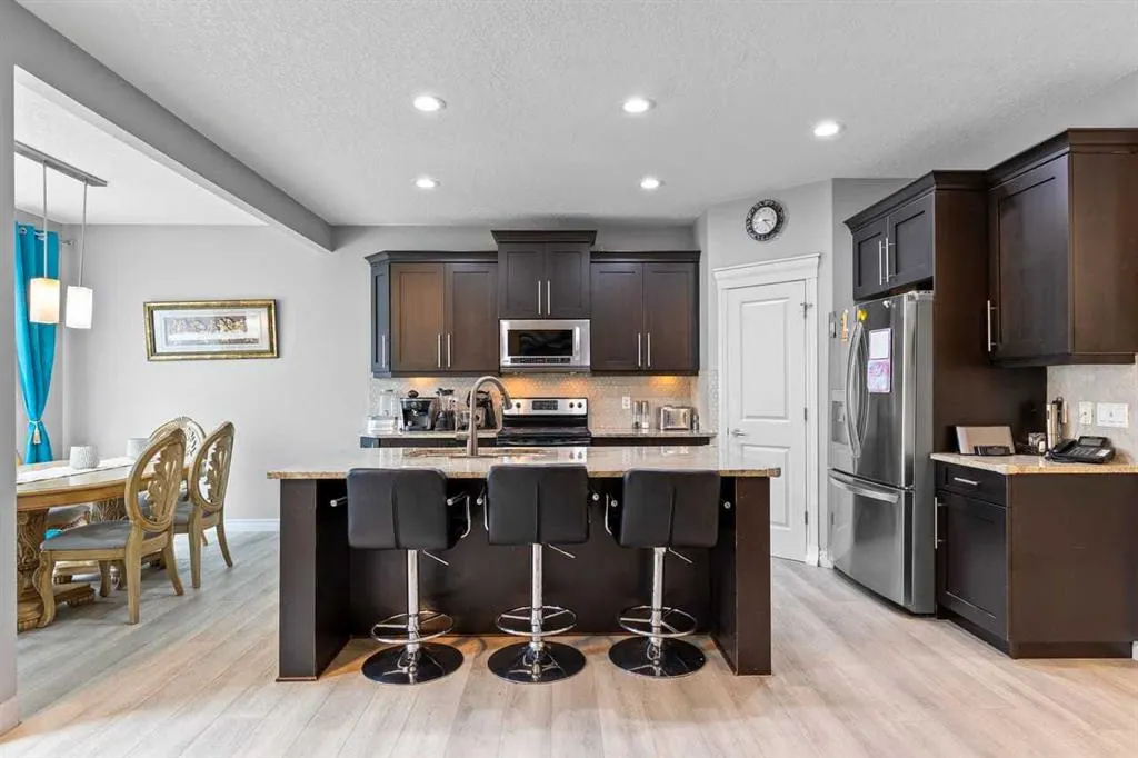 337 Bridleridge View SW