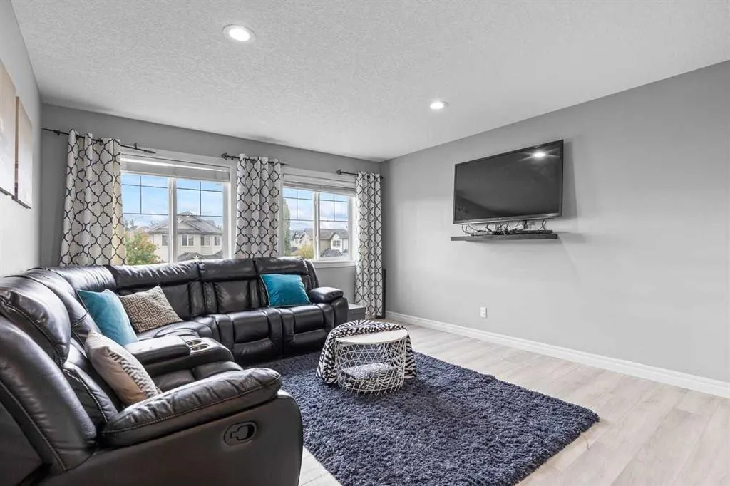 337 Bridleridge View SW