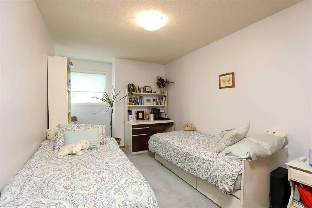 112 Edgewood Boulevard W