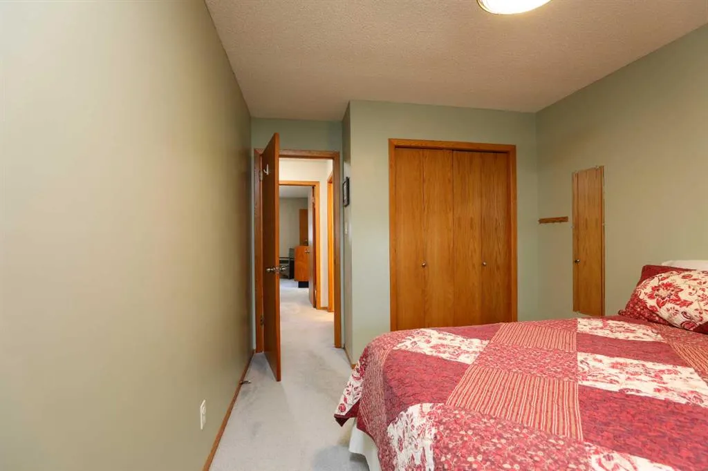 112 Edgewood Boulevard W