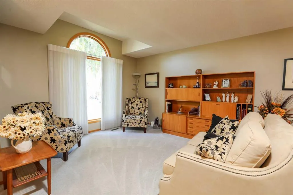 112 Edgewood Boulevard W