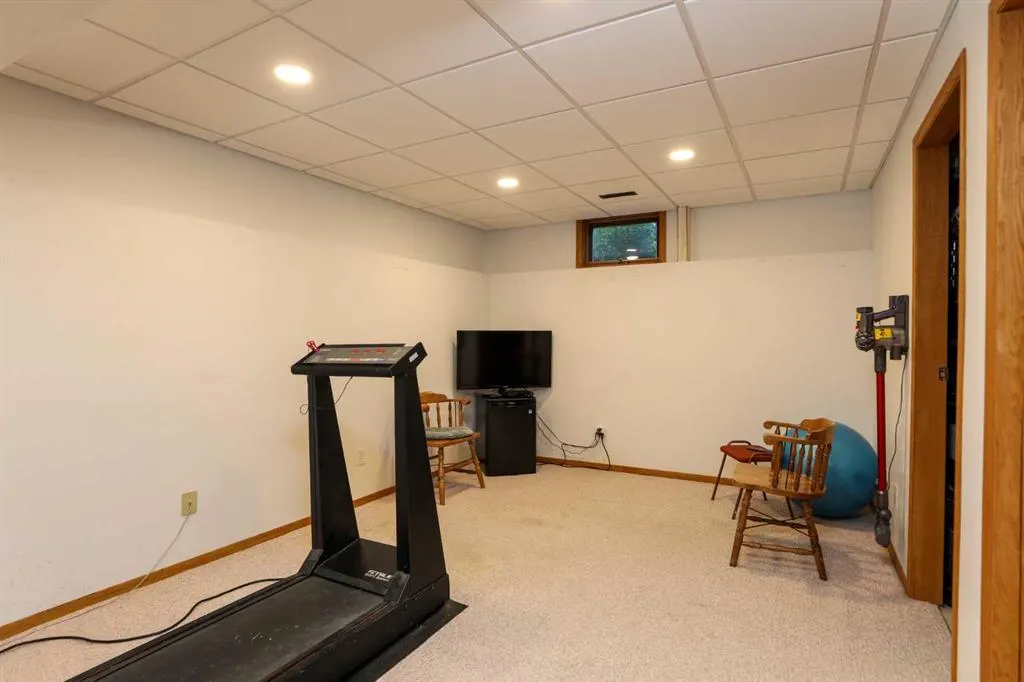 112 Edgewood Boulevard W