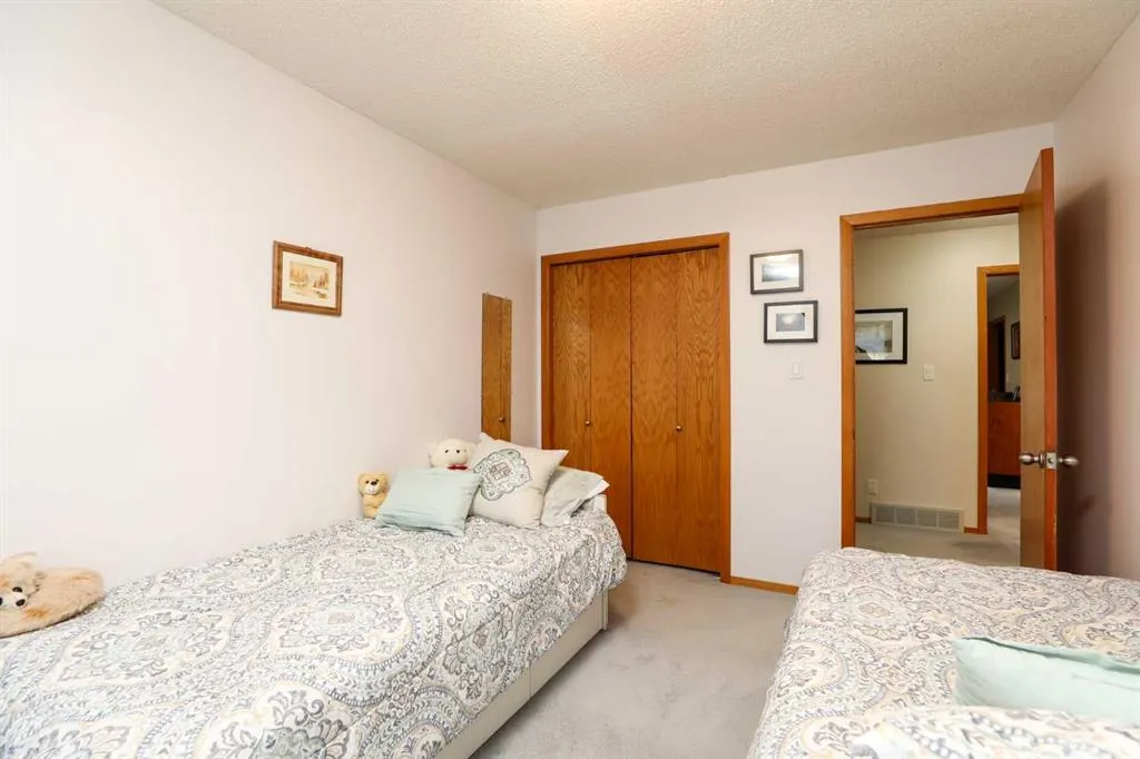 112 Edgewood Boulevard W