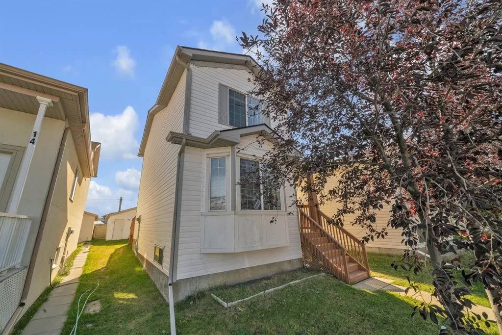 18 Martinvalley Way NE