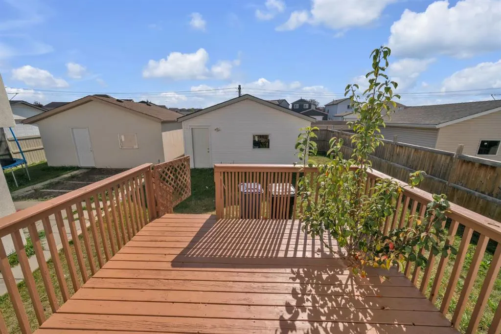18 Martinvalley Way NE