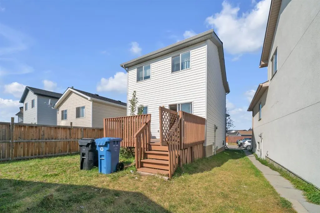 18 Martinvalley Way NE