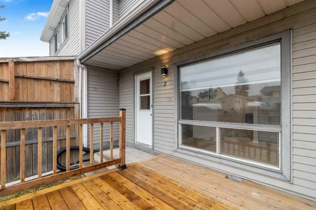 112 Erin Grove Close SE, #2