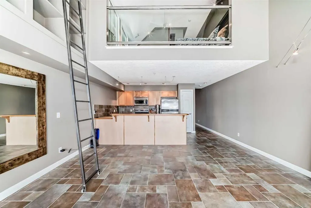 1505 27 Avenue SW, #206