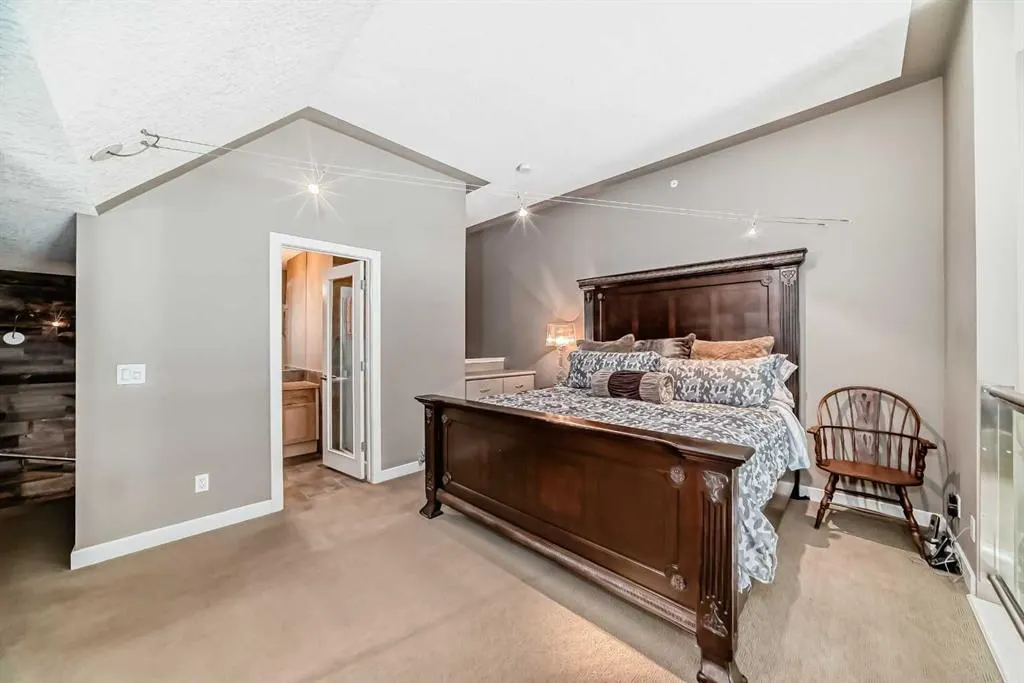 1505 27 Avenue SW, #206