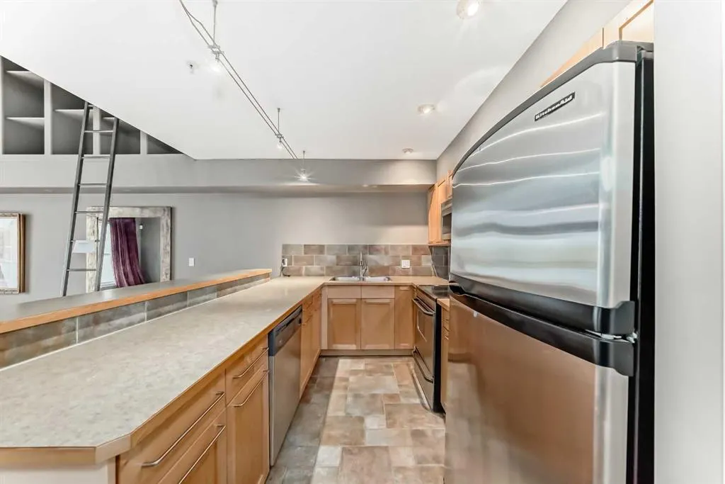1505 27 Avenue SW, #206