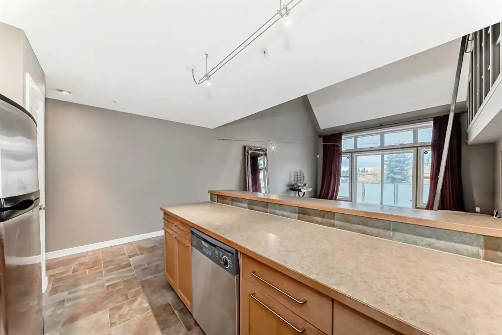 1505 27 Avenue SW, #206