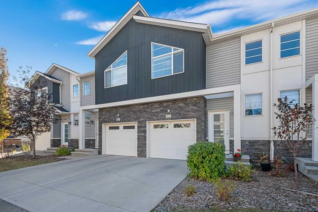 508 Redstone View NE
