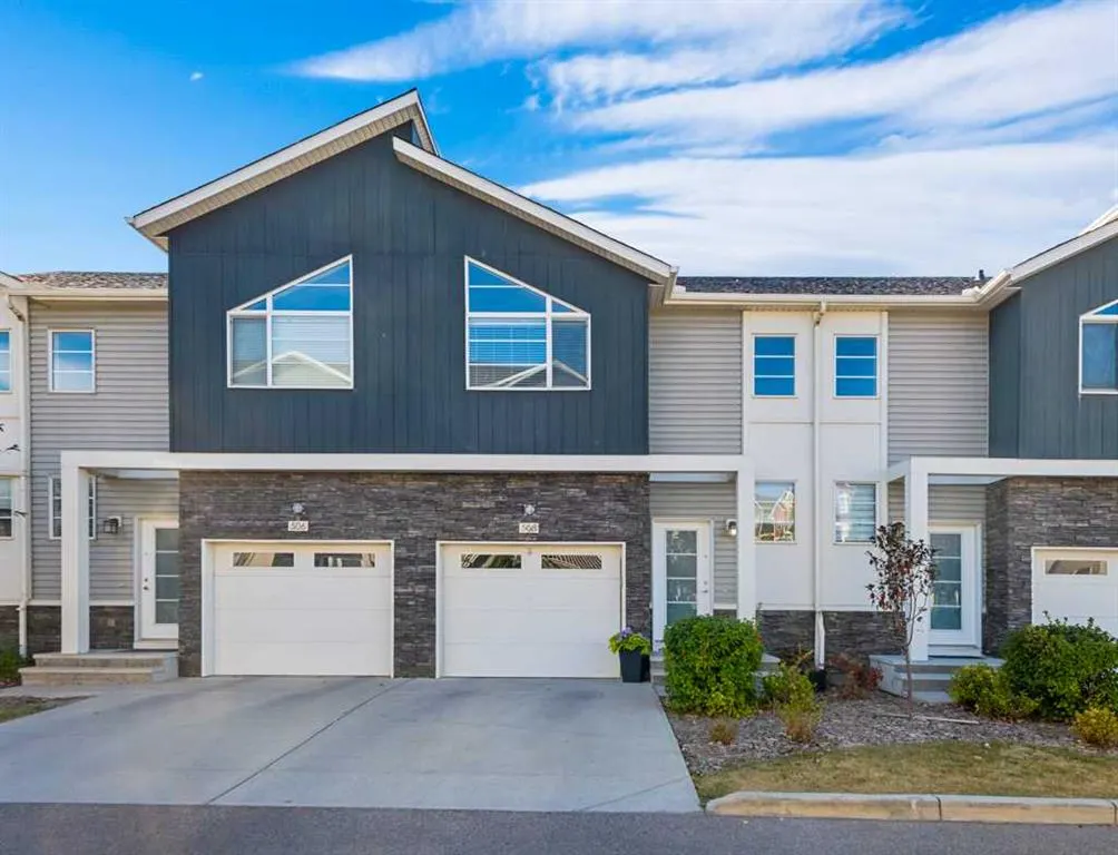 508 Redstone View NE