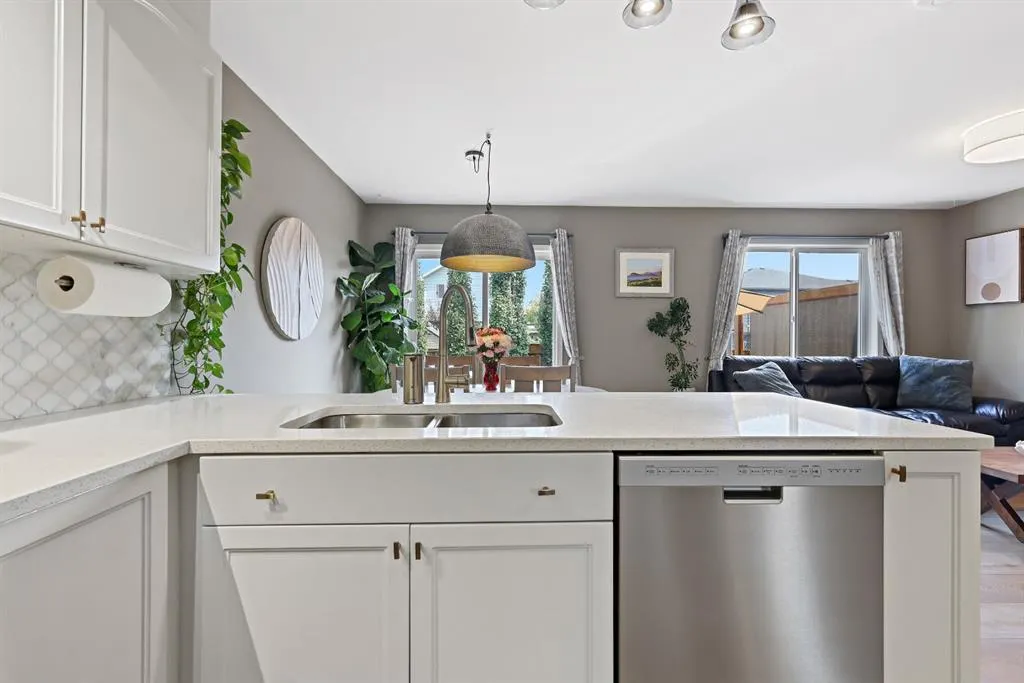82 Erin Grove SE