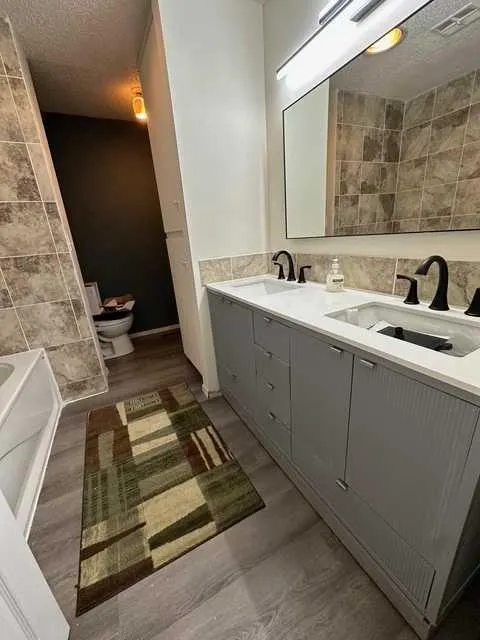 31 10 Street W