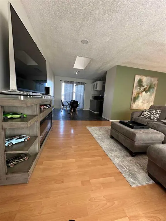 31 10 Street W